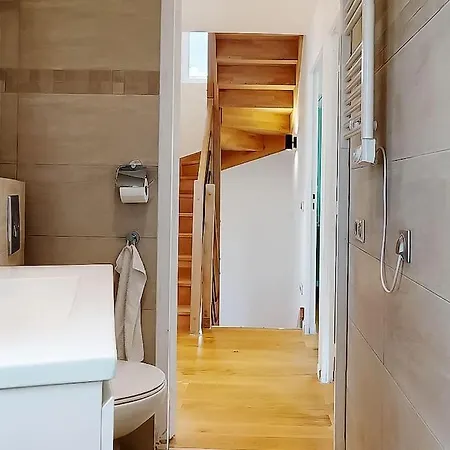 Prázdninový dům Maison Climatisee Avec Jardin Proche Monnet, Mermoz