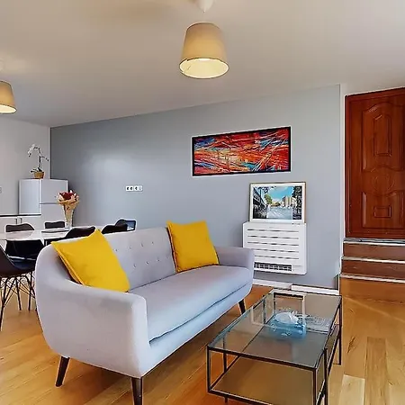 Prázdninový dům Maison Climatisee Avec Jardin Proche Monnet, Mermoz *