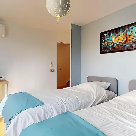 Prázdninový dům Maison Climatisee Avec Jardin Proche Monnet, Mermoz Rungis